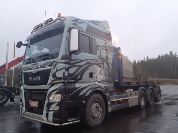Klikkaa kuvaa nähdäksesi se täysikokoisena
==============
MAN TGX 35.560
MAN TGX 35.560 vaihtolava-auto.
Avainsanat: MAN TGX 35.560 ABC Hirvaskangas MAN TGX 35.560
MAN TGX 35.560 vaihtolava-auto.
Avainsanat: MAN TGX 35.560 ABC Hirvaskangas
