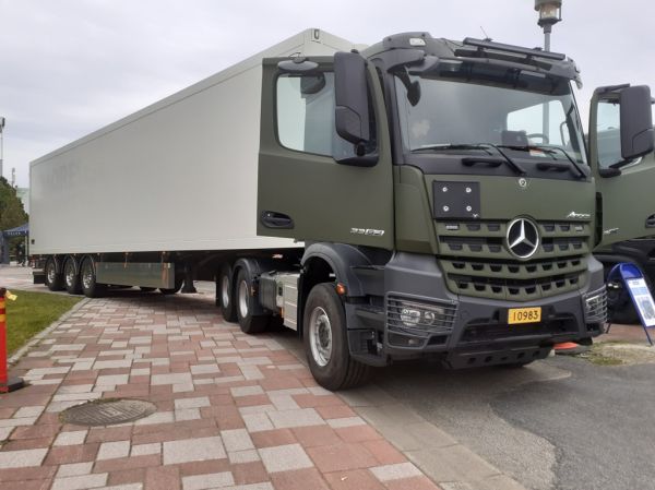 Puolustusvoimien MB 3352 Arocs
Puolustusvoimien MB 3352 Arocs puoliperävaunuyhdistelmä.
Avainsanat: Puolustusvoimat PV MB 3352 Arocs Viitasaari26