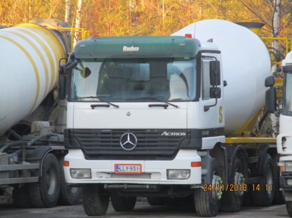 MB 3240 Actros
MB 3240 Actros betoniauto.
Avainsanat: MB 3240 Actros