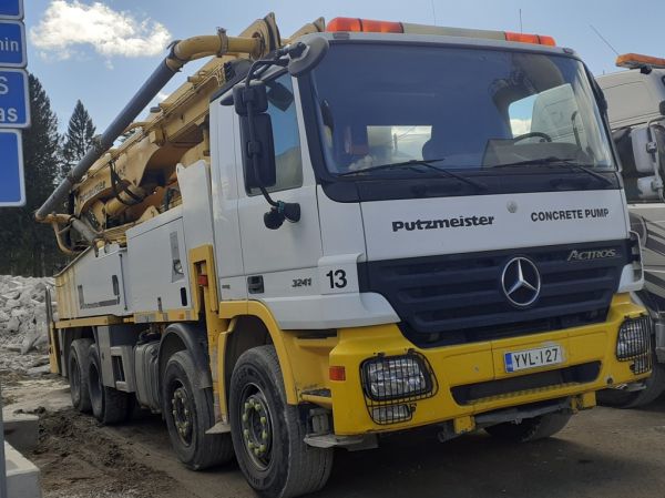 MB 3241 Actros
MB 3241 Actros betonin pumppausauto.
Avainsanat: MB 3241 Actros Putzmeister 13