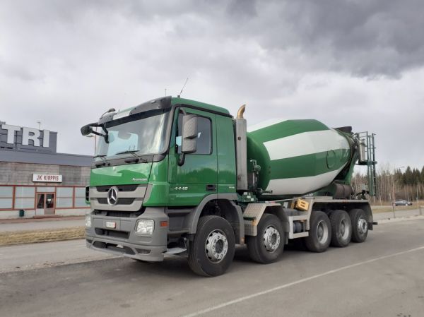 MB 4448 Actros
MB 4448 Actros betoniauto.
Avainsanat: MB 4448 Actros Hirvaskangas