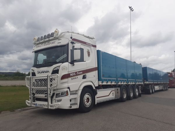 Klikkaa kuvaa nähdäksesi se täysikokoisena
==============
MHL-Transin Scania
MHL-Trans Ab:n nosturilla varustettu Scania täysperävaunuyhdistelmä.
Avainsanat: MHL-Trans Scania P.Mulkkersson ST1 MHL-Transin Scania
MHL-Trans Ab:n nosturilla varustettu Scania täysperävaunuyhdistelmä.
Avainsanat: MHL-Trans Scania P.Mulkkersson ST1
