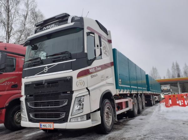 MHL-Transin Volvo FH540
MHL-Trans Ab:n Volvo FH540 täysperävaunuyhdistelmä.
Avainsanat: MHL-Trans Volvo FH540 Shell Hirvaskangas