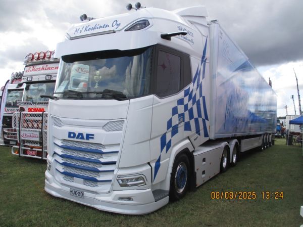 M J Koskisen DAF XG+
M J Koskinen Oy:n DAF XG+ puoliperävaunuyhdistelmä. 
Avainsanat: Koskinen DAF XG+ Alahärmä25