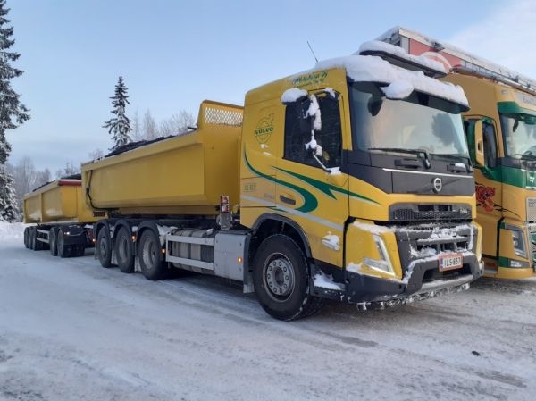 MMK-Kuljetuksen Volvo FMX540
MMK-Kuljetus Oy:n Volvo FMX540 täysperävaunuyhdistelmä.
Avainsanat: MMK-Kuljetus Volvo FMX540