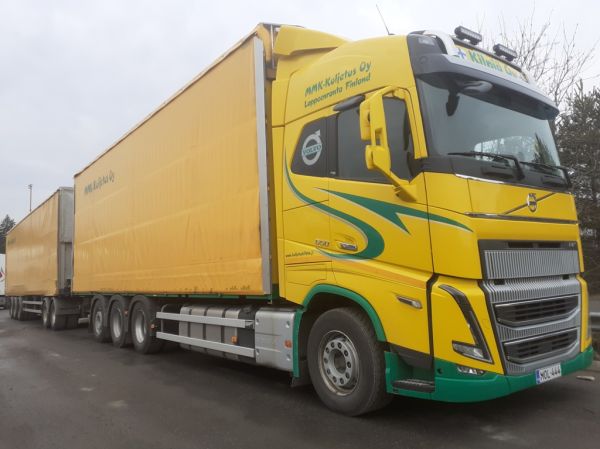 MMK-Kuljetuksen Volvo FH16
MMK-Kuljetus Oy:n Volvo FH16 täysperävaunuyhdistelmä.
Avainsanat: MMK-Kuljetus Volvo FH16 ABC Hirvaskangas