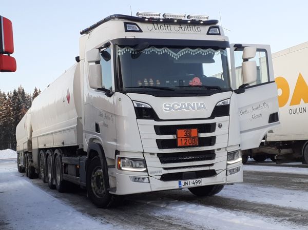 M Anttilan Scania 560R
M Anttila Oy:n Scania 560R säiliöyhdistelmä.
Avainsanat: Anttila Scania 560R ABC Hirvaskangas 4949