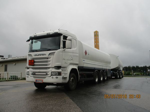 M Anttilan Scania R520
M Anttila Oy:n Scania R520 säiliöyhdistelmä.
Avainsanat: Anttila Scania R520 Shell Hirvaskangas 4953