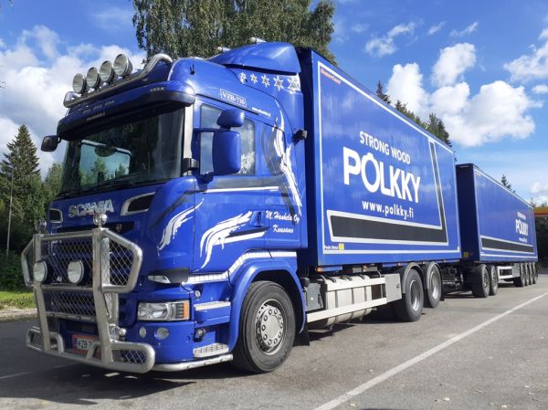 Kuljetusliike M Hanhelan Scania R580
Kuljetusliike M Hanhela Oy:n Scania R580 täysperävaunuyhdistelmä.
Avainsanat: Hanhela Scania R580 Shell Hirvaskangas Pölkky