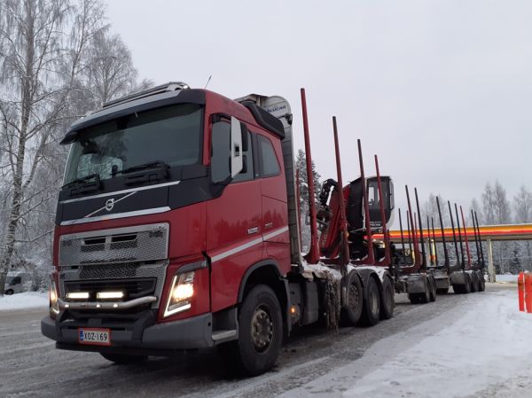 M Kanasen Volvo FH16
M Kanasen Volvo FH16 puutavarayhdistelmä.
Avainsanat: Kananen Volvo FH16 Shell Hirvaskangas