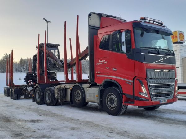 M Kanasen Volvo FH16
M Kanasen Volvo FH16 puutavarayhdistelmä.
Avainsanat: Kananen Volvo FH16 Shell Hirvaskangas