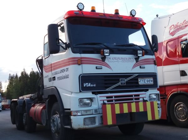 M Karjalaisen Volvo FH
M Karjalainen Oy:n nosturilla varustettu Volvo FH vaihtolava-auto.
Avainsanat: Karjalainen Volvo FH ABC Hirvaskangas