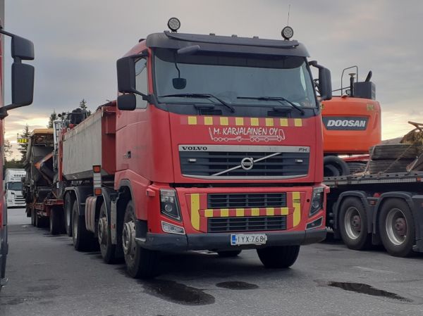 M Karjalaisen Volvo FH500
M Karjalainen Oy:n Volvo FH500 täysperävaunuyhdistelmä.
Avainsanat: Karjalainen Volvo FH500 ABC Hirvaskangas