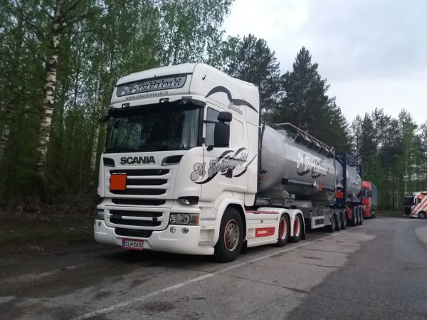 M Korkiakosken Scania R580
M Korkiakoski Oy:n Scania R580 b-juna.
Avainsanat: Korkiakoski Scania R580 B-Juna Shell Hirvaskangas