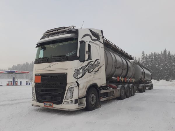 M Korkiakosken Volvo FH500
M Korkiakoski Oy:n Volvo FH500 säiliöyhdistelmä.
Avainsanat: Korkiakoski Volvo FH500 ABC Hirvaskangas