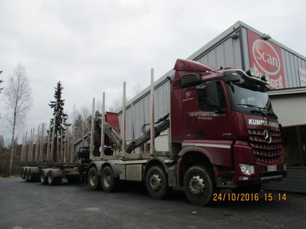 M Kumpulaisen MB 3763 Arocs 
M Kumpulainen Oy:n MB 3763 Arocs puutavarayhdstelmä.
Avainsanat: Kumpulainen MB 3763 Arocs Neste