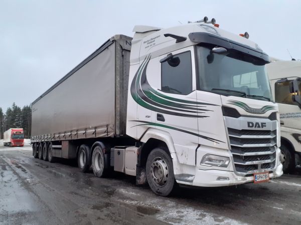 M Oksasen DAF XF
M Oksasen DAF XF puoliperävaunuyhdistelmä.
Avainsanat: Oksanen DAF XF ABC Hirvaskangas