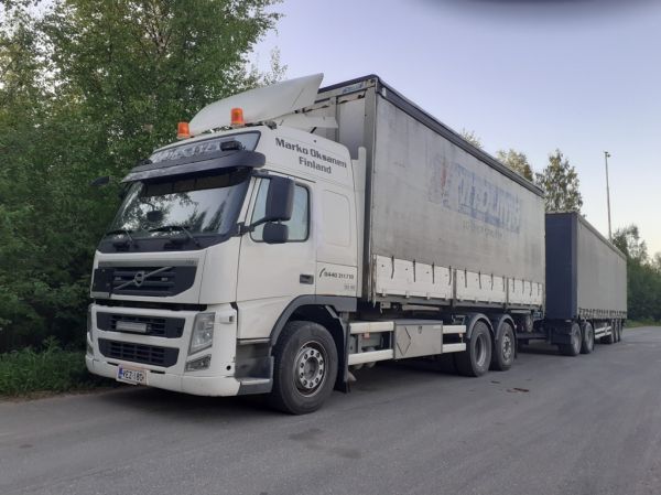 M Oksasen Volvo FM
M Oksasen Volvo FM täysperävaunuyhdistelmä.
Avainsanat: Oksanen Volvo FM ABC Hirvaskangas