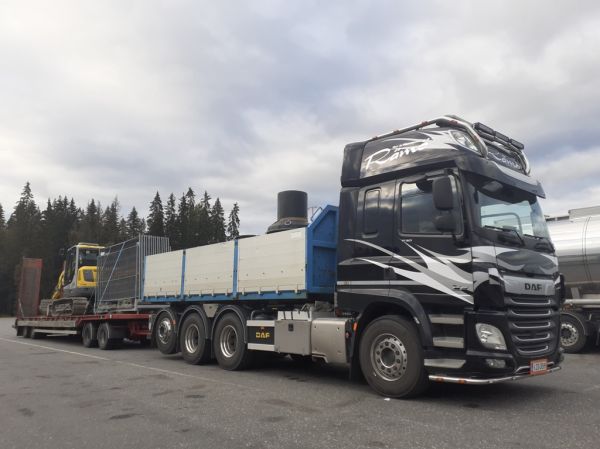 Maa ja Viherrakennus Rämön DAF CF530
Maa ja Viherrakennus Rämö Oy:n DAF CF530 täysperävaunuyhdistelmä.
Avainsanat: Rämö DAF CF530 ABC Hirvaskangas