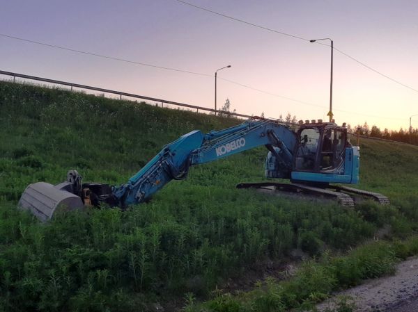 Maanrakennus A Kumpulaisen Kobelco SK270 SRLC
Maanrakennus A Kumpulainen Oy:n Kobelco SK270 SRLC kaivinkone.
Avainsanat: Kumpulainen Kobelco SK270 SRLC