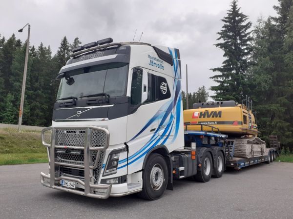Maanrakennus Järvelinin Volvo FH16
Maanrakennus Järvelinin Volvo FH16 lavettiyhdistelmä.
Avainsanat: Järvelin Volvo FH16 ABC Hirvaskangas