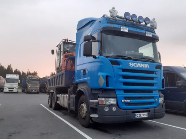 Maanrakennus Kaarlelan Scania R500
Maanrakennus Kaarlela Oy:n nosturilla varustettu Scania R500 vaihtolava-auto.
Avainsanat: Kaarlela Scania R500 ABC Hirvaskangas