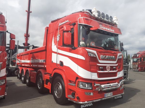 Klikkaa kuvaa nähdäksesi se täysikokoisena
==============
Maanrakennus Siveniuksen Scania R660
Maanrakennus Sivenius Oy:n Scania R660 sora-auto.
Avainsanat: Sivenius Scania R660 Himos26 Maanrakennus Siveniuksen Scania R660
Maanrakennus Sivenius Oy:n Scania R660 sora-auto.
Avainsanat: Sivenius Scania R660 Himos26
