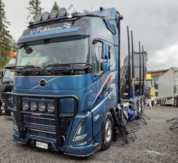 Klikkaa kuvaa nähdäksesi se täysikokoisena
==============
Maanrakennus V Pulkkisen Volvo FH16
Maanrakennus V Pulkkinen Oy:n Volvo FH16 puutavara-auto.
Avainsanat: Pulkkinen Volvo FH16 Tahko26 Maanrakennus V Pulkkisen Volvo FH16
Maanrakennus V Pulkkinen Oy:n Volvo FH16 puutavara-auto.
Avainsanat: Pulkkinen Volvo FH16 Tahko26