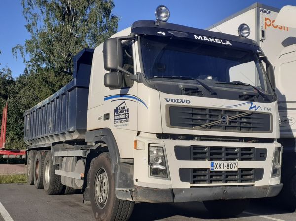 Maansiirto H Mäkelän Volvo FM480
Maansiirto H Mäkelä Oy:n Volvo FM480 sora-auto
Avainsanat: H-Mäkelä Volvo FH480