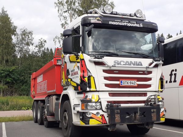 Maansiirto Hämeenniemen Scania R500
Maansiirto Hämeenniemi Ky:n Scania R500 sora-auto.
Avainsanat: Hämeenniemi Scania R500