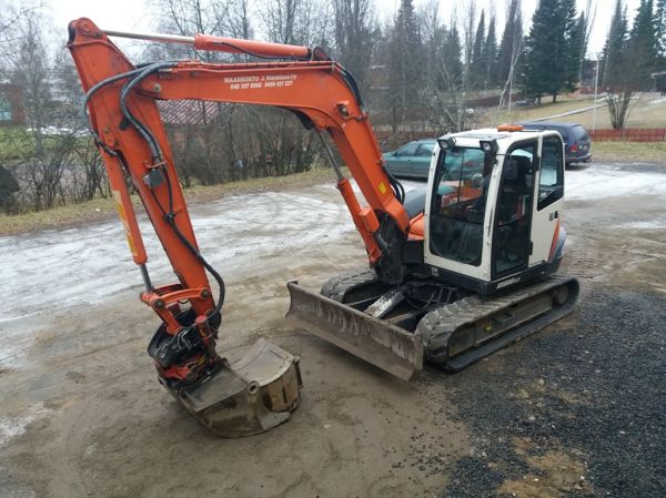 Maansiirto J Nurmisen Kubota KX080-3CL
Maansiirto J Nurminen Oy:n Kubota KX080-3CL kaivinkone.
Avainsanat: Nurminen Kubota KX080-3CL