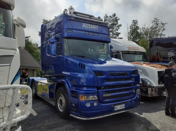 Maansiirto Jeesarin Scania R580
Maansiirto Jeesarit Oy:n Scania R580 rekkaveturi.

Avainsanat: Jeesarit Scania R580 Himos22