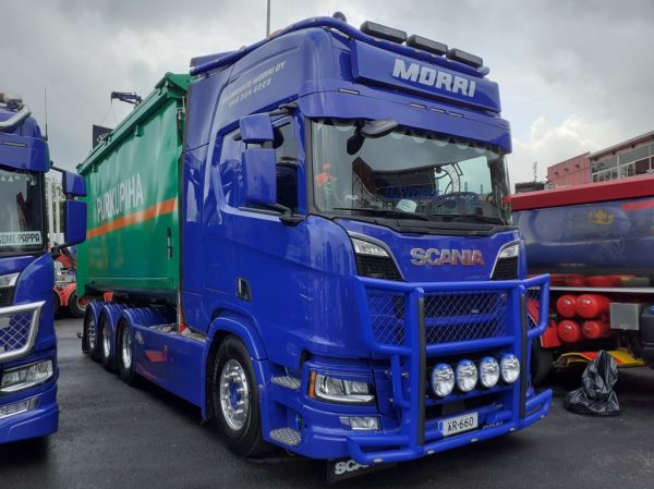 Maansiirto Morrin Scania R660
Maansiirto Morrin Scania R660 vaihtolava-auto.
Avainsanat: Morri Scania R660 Himos22