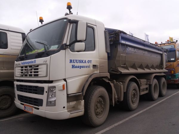 Maansiirto Ruuskan Volvo FM440
Maansiirto Ruuska Oy:n Volvo FM440.
Avainsanat: Ruuska Volvo FM440 ABC Hirvaskangas