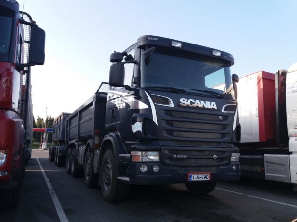 Maansiirto Viialan Scania R500
Maansiirto Viialan Scania R500 sorayhdistelmä.
Avainsanat: Viiala Scania R500 ABC Hirvaskangas