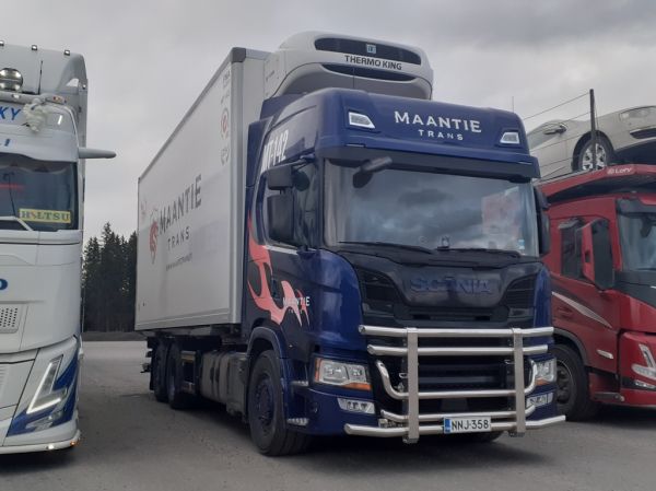 Klikkaa kuvaa nähdäksesi se täysikokoisena
==============
Maantie Transin Scania
Maantie Trans Oy:n Scania rahtiauto.
Avainsanat: Maantie-Trans Scania ABC Hirvaskangas MT-142 Maantie Transin Scania
Maantie Trans Oy:n Scania rahtiauto.
Avainsanat: Maantie-Trans Scania ABC Hirvaskangas MT-142