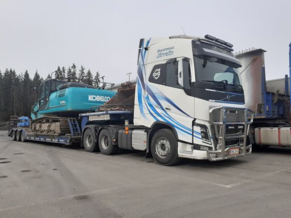 Maarakennus Järvelin Volvo FH650
Maarakennus Järvelin Oy:n Volvo FH650 lavettiyhdistelmä.
Avainsanat: Järvelin Volvo FH650 ABC Hirvaskangas