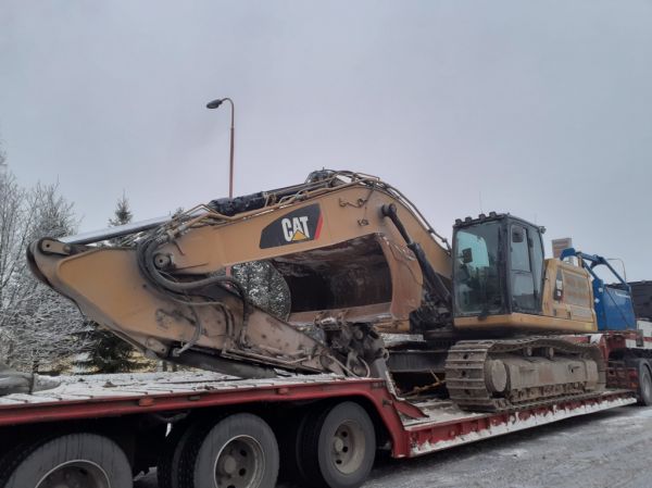 Klikkaa kuvaa nähdäksesi se täysikokoisena
==============
Maanrakennus Kamaran Cat 336
Maarakennus Kamara Oy:n Cat 336 kaivinkone.
Avainsanat: Kamara Doosan Cat 336 11 ABC Hirvaskangas Maanrakennus Kamaran Cat 336
Maarakennus Kamara Oy:n Cat 336 kaivinkone.
Avainsanat: Kamara Doosan Cat 336 11 ABC Hirvaskangas