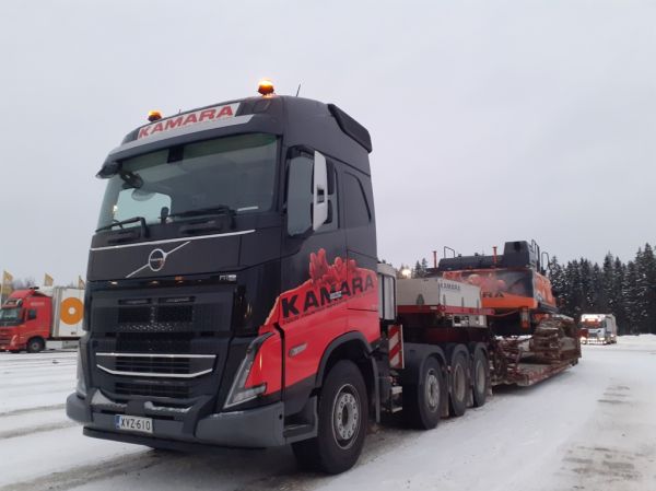 Maarakennus Kamaran Volvo FH16
Maarakennus Kamara Oy:n Volvo FH16 lavettiyhdistelmä.
Avainsanat: Kamara Volvo FH16 ABC Hirvaskangas