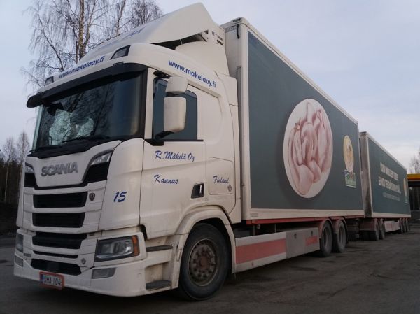 R Mäkelän Scania R580 
R Mäkelä Oy:n Scania R580 täysperävaunuyhdistelmä. 
Avainsanat: R-Mäkelä Scania R580 Snellman Shell Hirvaskangas 15