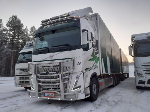 Mpmm Logistiikan Volvo FH
R Mäkelän ajossa oleva Mpmm Logistiikka Oy:n Volvo FH täysperävaunuyhdistelmä.
Avainsanat: R-Mäkelä Mpmm Logistiikka Volvo FH Shell Hirvaskangas 80 Snellman