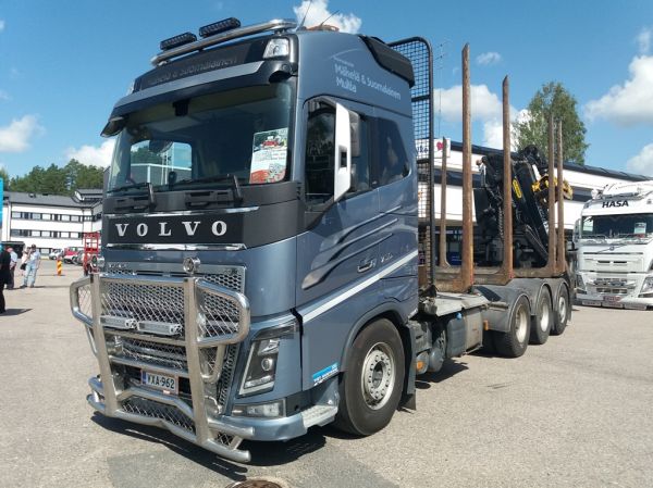 Koneurakointi Mäkelä&Suomalaisen Volvo FH16
Koneurakointi Mäkelä&Suomalainen Ay:n Volvo FH16 puutavara-auto.
Avainsanat: Mäkelä&Suomalainen Volvo FH16 Viitasaari19