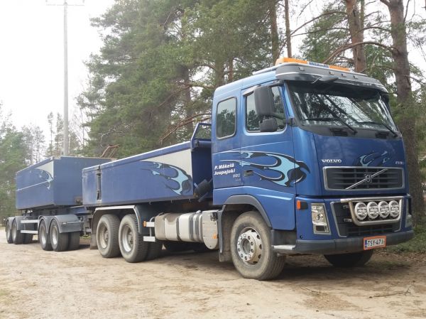 P Mäkelän Volvo FH16
P Mäkelän Volvo FH16 sorayhdistelmä.
Avainsanat: P-Mäkelä Volvo FH16