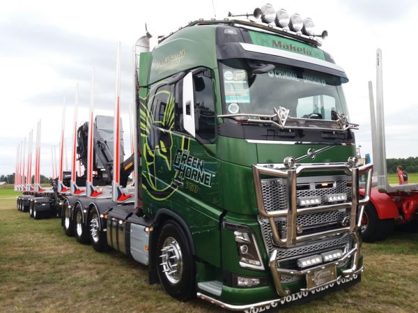 P Mäkelän Volvo FH16
P Mäkelän Volvo FH16 "The Green Hornet" puutavarayhdistelmä.
Avainsanat: P-Mäkelä Volvo FH16 The Green Hornet Alahärmä17