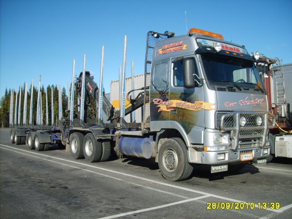 P Mäkelän Volvo FH16
P Mäkelän Volvo FH16 "Deer Hunter" puutavarayhdistelmä.
Avainsanat: P-Mäkelä Volvo FH16 ABC Hirvaskangas Deer Hunter