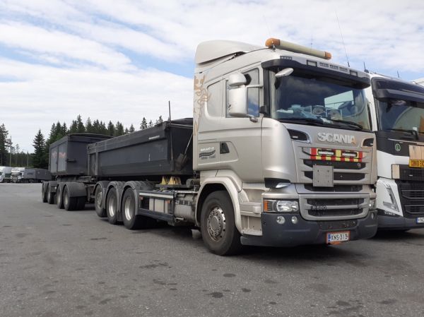 Manijahdin Scania R580
Manijahti Oy:n Scania R580 sorayhdistelmä.
Avainsanat: Manijahti Scania R580 ABC Hirvaskangas