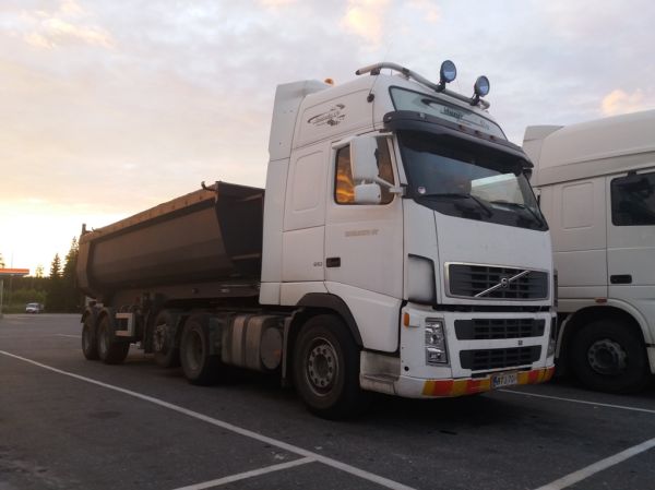 Klikkaa kuvaa nähdäksesi se täysikokoisena
==============
Manijahdin Volvo FH610
Manijahti Oy:n Volvo FH610 sorapuolikas.
Avainsanat: Manijahti Volvo FH610 ABC Hirvaskangas Manijahdin Volvo FH610
Manijahti Oy:n Volvo FH610 sorapuolikas.
Avainsanat: Manijahti Volvo FH610 ABC Hirvaskangas