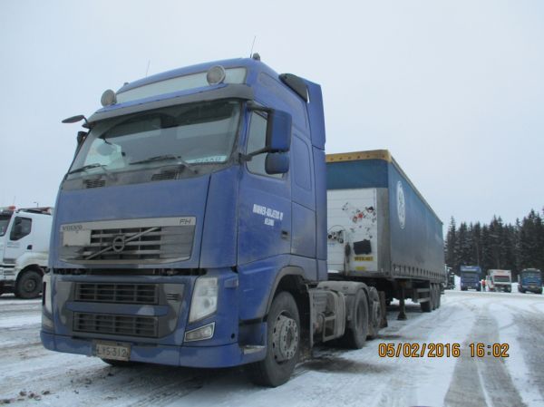 Manner-Kuljetuksen Volvo FH
Manner-Kuljetus Oy:n Volvo FH rekkaveturi.
Avainsanat: Manner-Kuljetus Volvo FH ABC Hirvaskangas