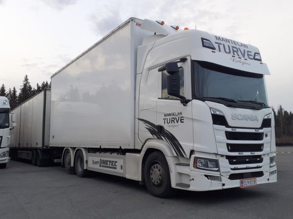 Mantelan Turpeen Scania R500
Mantelan Turpeen Scania R500 turveyhdistelmä.
Avainsanat: Mantelan Turve Scania R500 ABC Hirvaskangas