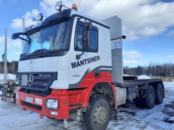 Mantsisen MB 3351 Actros
Mantsinen Group Ltd Oy:n MB 3351 Actros rekkaveturi.
Avainsanat: Mantsinen MB 3351 Actros Hirvaskangas